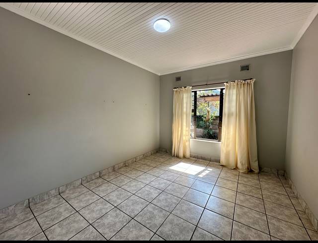 4 BEDROOM HOUSE FOR SALE IN MEER EN SEE